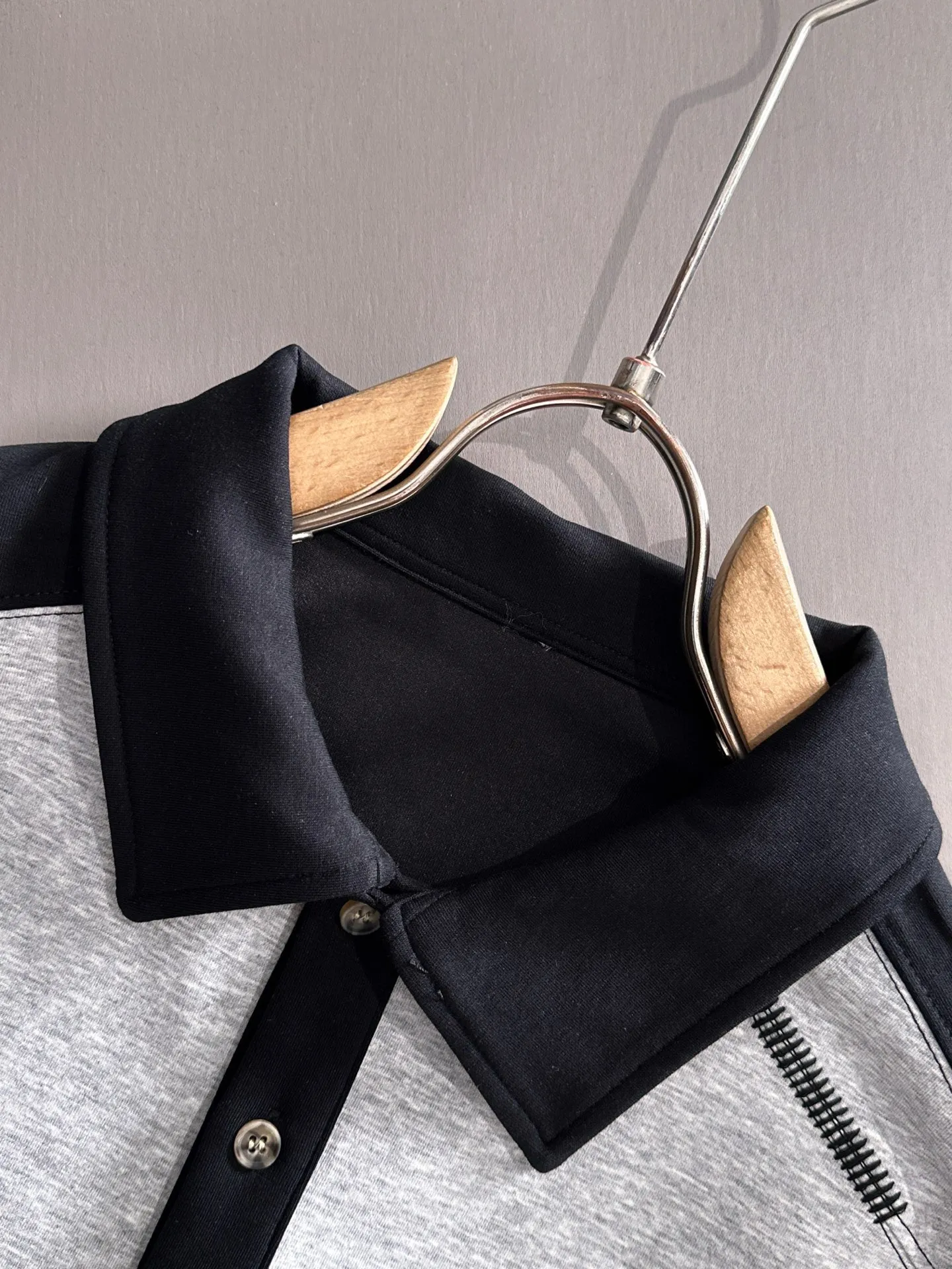 P360 Stone Island is the exclusive first release of 25ss autumn and winter new lapel sweatshirt long-sleeved men and women. Many celebrities share the same style. Craftsmanship that ordinary small workshops cannot copy. We are not afraid of any challenges in terms of materials, detail restoration and craftsmanship, just to provide you with wonderful products. Compare the top original versions at will. No expense is spared just to make it better. Unique imported fabric feel. Purely imported German machine production. Precision operation. Thousands of needles density. Full set of new accessories with three standards for simultaneous customization. The upper body is versatile and fashionable. A perfect choice for autumn and winter, a must-have item. Size chart: m-4XL (please state your height and weight when placing an order)